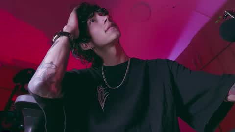 Snapshot of olliver___y chatting on October 29, 11:50 pm online show from October 29, 11:50 pm