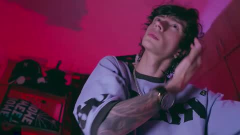 Snapshot of olliver___y chatting on November 7, 4:01 am online show from November 7, 4:01 am