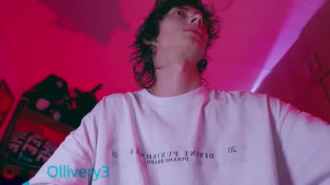 Snapshot of olliver___y chatting on December 4, 4:11 am online show from December 4, 4:11 am