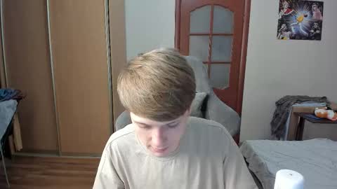 Snapshot of olvr_zoolander chatting on December 1, 9:42 pm Oliver and Mira online show from December 1, 9:42 pm