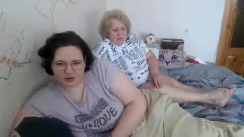 Snapshot of olyaandnetty chatting on February 17, 9:46 am OlyaAndNetty online show from February 17, 9:46 am