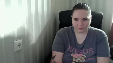 Snapshot of olyaandnetty chatting on October 27, 7:23 am OlyaAndNetty online show from October 27, 7:23 am