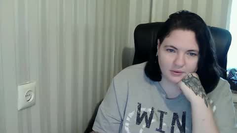 Snapshot of olyaandnetty chatting on November 1, 1:46 pm OlyaAndNetty online show from November 1, 1:46 pm