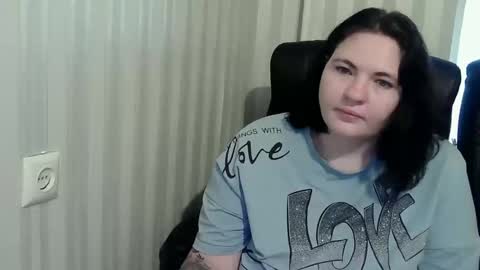 Snapshot of olyaandnetty chatting on November 6, 9:32 am OlyaAndNetty online show from November 6, 9:32 am