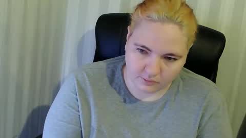 Snapshot of olyaandnetty chatting on December 19, 3:08 pm OlyaAndNetty online show from December 19, 3:08 pm