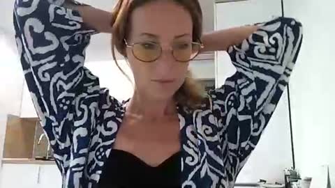 olyra11 online show from July 20, 3:47 pm