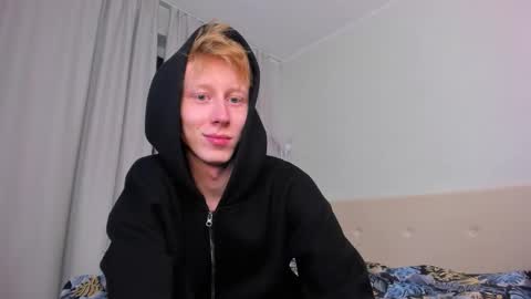 Snapshot of omg_pie chatting on October 6, 10:18 pm Mars online show from October 6, 10:18 pm