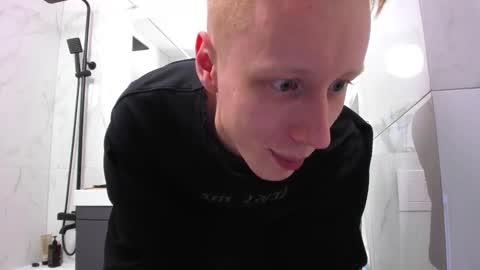 Snapshot of omg_pie chatting on October 28, 1:09 am Mars online show from October 28, 1:09 am