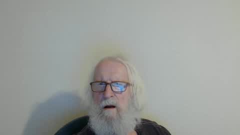 Somewhere over the rainbow online show from October 22, 8:08 pm