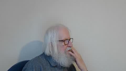 Somewhere over the rainbow online show from December 17, 8:09 am