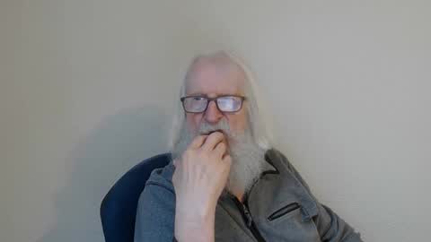 Somewhere over the rainbow online show from February 6, 8:18 am