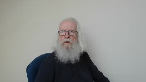 Snapshot of onanister chatting on May 4, 6:53 am Somewhere over the rainbow online show from May 4, 6:53 am