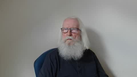 Snapshot of onanister chatting on May 12, 2:25 pm Somewhere over the rainbow online show from May 12, 2:25 pm