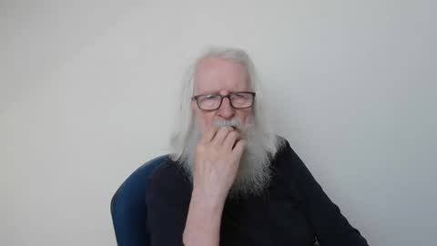 Snapshot of onanister chatting on May 16, 7:05 am Somewhere over the rainbow online show from May 16, 7:05 am