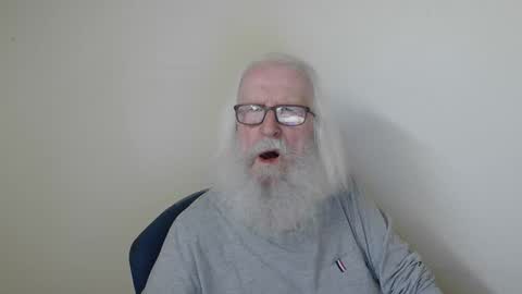 Snapshot of onanister chatting on May 21, 7:15 am Somewhere over the rainbow online show from May 21, 7:15 am