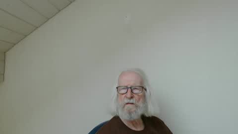 Snapshot of onanister chatting on June 9, 6:58 am Somewhere over the rainbow online show from June 9, 6:58 am