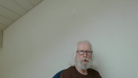 Snapshot of onanister chatting on June 10, 6:56 am Somewhere over the rainbow online show from June 10, 6:56 am