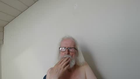 Snapshot of onanister chatting on July 4, 7:03 am Somewhere over the rainbow online show from July 4, 7:03 am
