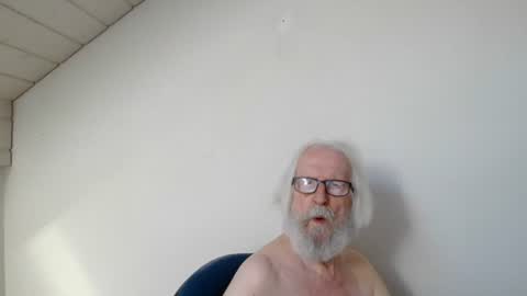 Snapshot of onanister chatting on August 7, 7:10 am Somewhere over the rainbow online show from August 7, 7:10 am