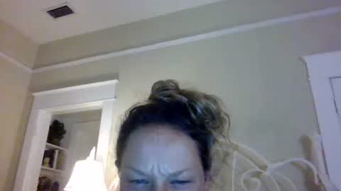 Snapshot of onaswims chatting on June 22, 5:15 am onaswims online show from June 22, 5:15 am