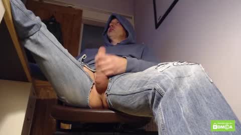 Snapshot of one_balled_wonder chatting on January 8, 3:50 pm one balled wonder online show from January 8, 3:50 pm