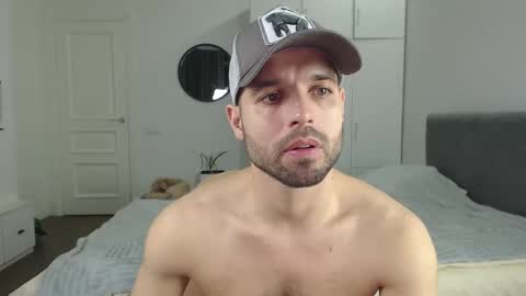 onebestlover online show from March 9, 7:15 pm