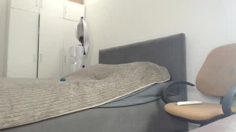 onebestlover online show from February 5, 12:32 pm