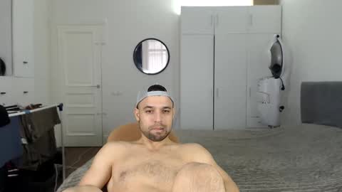 onebestlover online show from February 24, 8:23 am