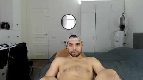 onebestlover online show from February 28, 8:37 am