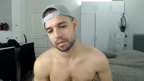 onebestlover online show from March 5, 9:05 am