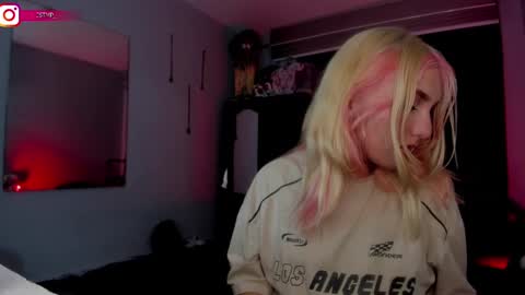 Snapshot of onemore_cum chatting on February 21, 6:40 am YIN MIGUEL online show from February 21, 6:40 am