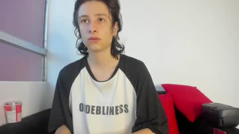 onion_knight420 online show from June 16, 10:51 am