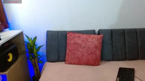 onlily online show from February 19, 9:22 pm