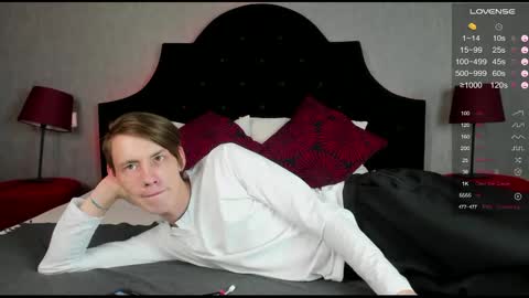 Snapshot of only_eric chatting on February 10, 10:19 pm Erick online show from February 10, 10:19 pm