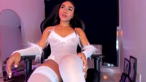 Snapshot of only_pammela chatting on November 4, 11:59 pm misssaray official online show from November 4, 11:59 pm