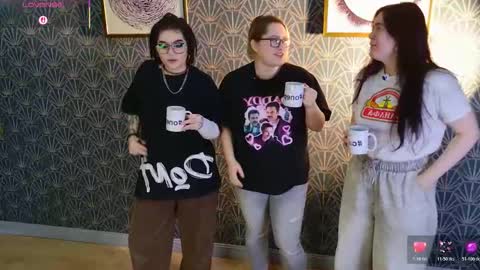     online show from November 30, 6:01 pm