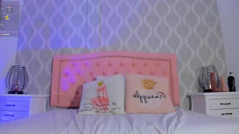 Snapshot of onlygia chatting on November 7, 9:15 pm Only online show from November 7, 9:15 pm