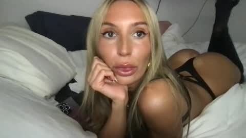 onlypaigewhite online show from June 26, 7:57 am