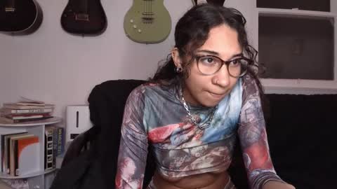 Snapshot of onlystrings chatting on February 9, 6:33 am Duo online show from February 9, 6:33 am