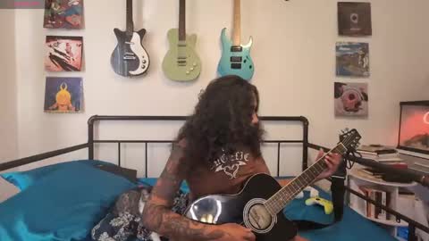 Snapshot of onlystrings chatting on April 1, 9:12 pm Duo online show from April 1, 9:12 pm