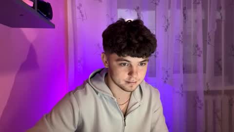 Snapshot of onyiix_ chatting on November 12, 2:28 pm Mike online show from November 12, 2:28 pm