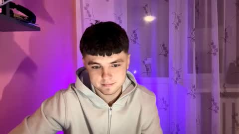 Snapshot of onyiix_ chatting on November 15, 7:10 pm Mike online show from November 15, 7:10 pm