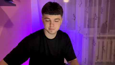 Snapshot of onyiix_ chatting on November 16, 6:35 pm Mike online show from November 16, 6:35 pm