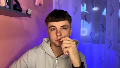 Snapshot of onyiix_ chatting on November 17, 1:17 pm Mike online show from November 17, 1:17 pm