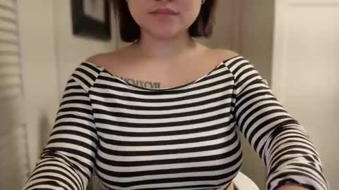 Miss Girly online show from February 26, 11:20 am