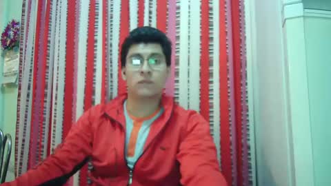 oomaurooo online show from December 18, 6:32 am