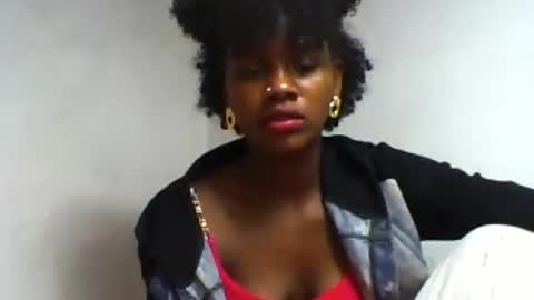 Snapshot of oooorazanasoa chatting on June 28, 1:28 pm oooorazanasoa online show from June 28, 1:28 pm