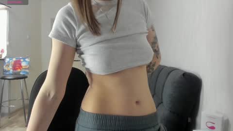 Snapshot of oops_britney chatting on January 17, 7:08 am Britney online show from January 17, 7:08 am