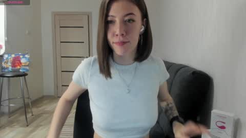 Snapshot of oops_britney chatting on January 17, 4:15 pm Britney online show from January 17, 4:15 pm