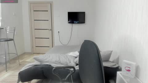 Snapshot of oops_britney chatting on February 1, 9:00 am Britney online show from February 1, 9:00 am